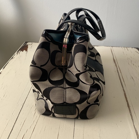 Coach Signature Stripe Carry All Satchel Bag Purse Kisslock Black - Picture 2 of 13